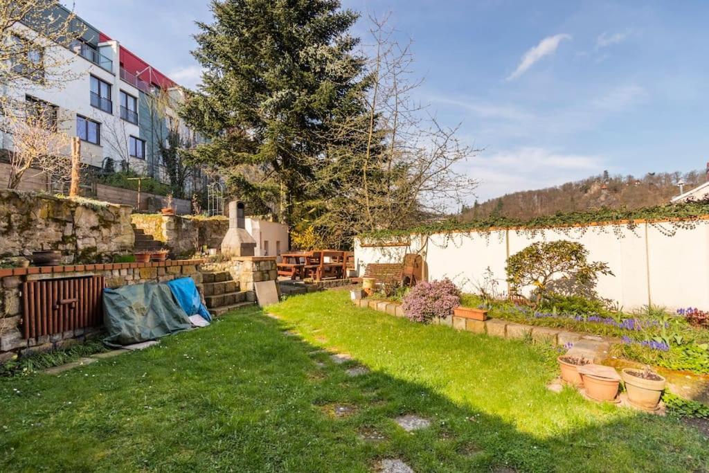 Apartman Vishegrad Apartamento Karlovy Vary Exterior foto